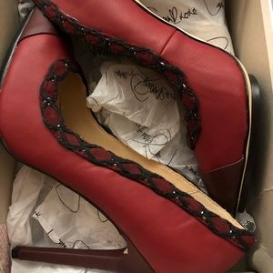 Burgundy and black pointed rope pumps